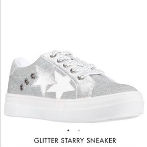 Girls glittery starry sneaker size 3
